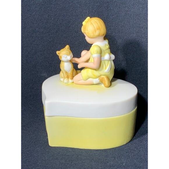 Yellow Porcelain Heart Shape Trinket Box Girl Petting Cat - Picture 2 of 8
